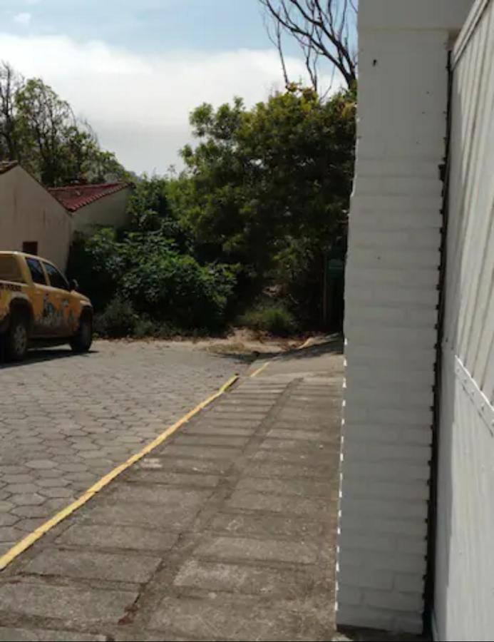 Casa com piscina e acesso a pé à Praia do Santinho Florianópolis Esterno foto